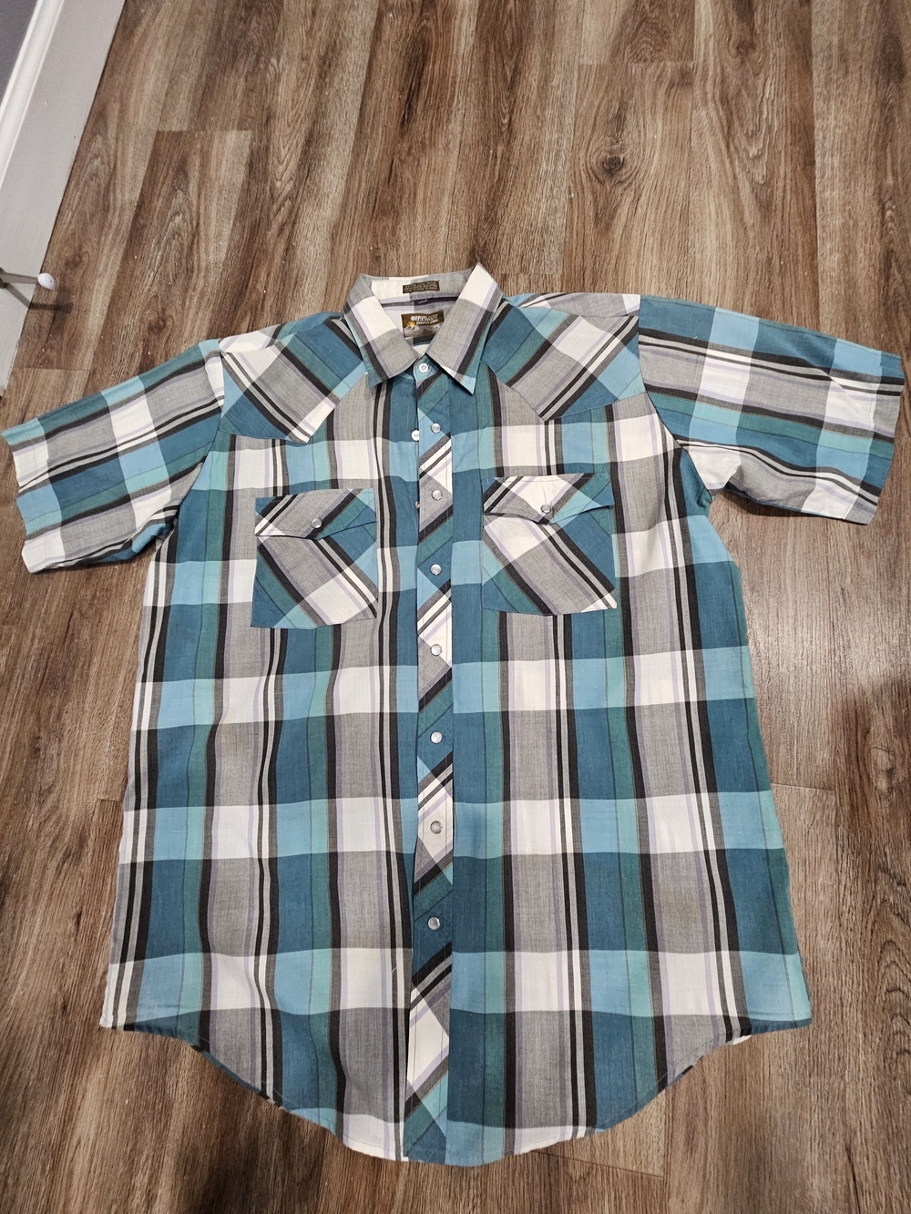 Men's Teal Plaid Short-Sleeve Button-Down Shirt